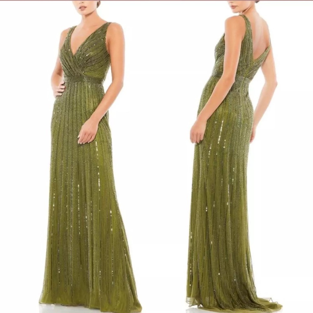 NWT Mac Duggal Sleeveless Surplice V-Neck Beaded A-Line Gown